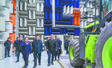 自治區(qū)副主席、自治區(qū)國資委黨委書記胡帆到柳工調(diào)研