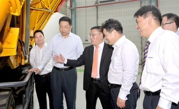 柳工4GQ-180甘蔗收獲機正式發(fā)布：柳工“利器”助力中國“甜蜜的事業(yè)”