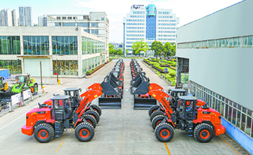 【圖說新聞】柳工設(shè)備批量交付森林消防工程能力提升項目