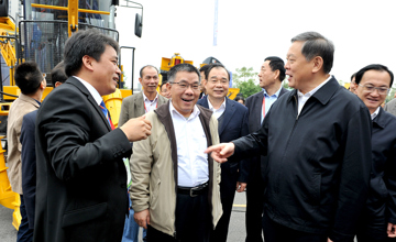 柳工機(jī)械助推農(nóng)業(yè)供給側(cè)改革　公司11臺(tái)農(nóng)用機(jī)械亮相2017年中國(guó)甘蔗機(jī)械化博覽會(huì)