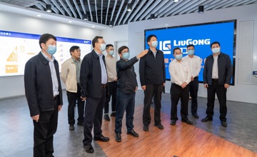 自治區(qū)政協(xié)副主席李彬、費(fèi)志榮一行到柳工調(diào)研