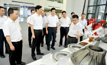 孫大偉在柳工調(diào)研時(shí)要求　新時(shí)代要全力推進(jìn)企業(yè)高質(zhì)量發(fā)展