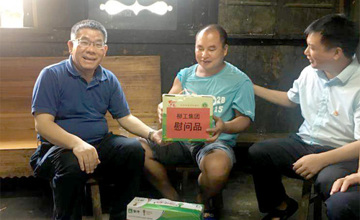 曾光安在定點(diǎn)扶貧村調(diào)研時(shí)指出:立足產(chǎn)業(yè)扶貧 著力提高村集體收入