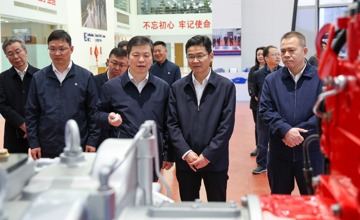 自治區(qū)副主席曹志強(qiáng)調(diào)研柳工：以科技創(chuàng)新引領(lǐng)產(chǎn)業(yè)創(chuàng)新 加快打造現(xiàn)代化支柱產(chǎn)業(yè)
